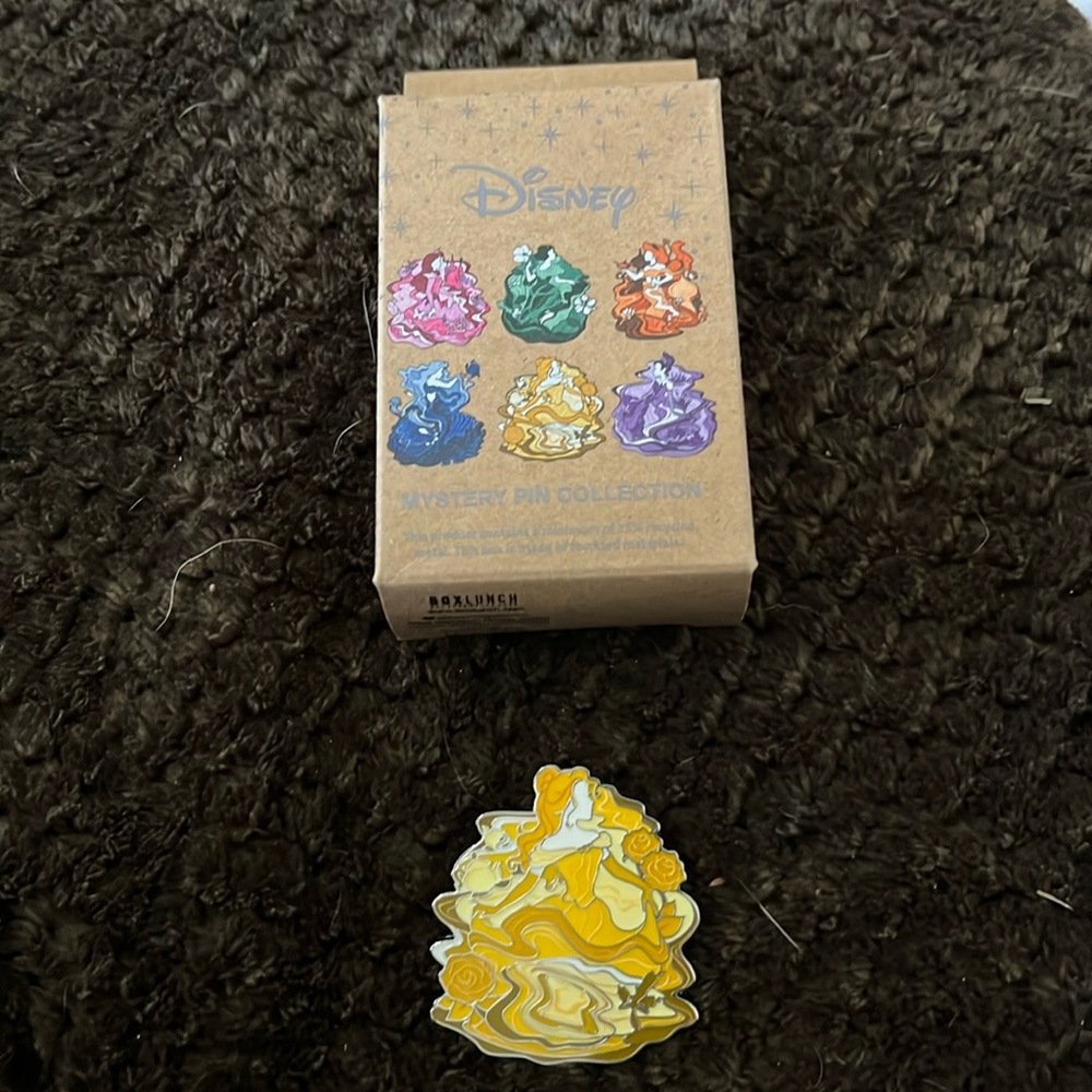 BoxLunch blind box pin Belle monochrome